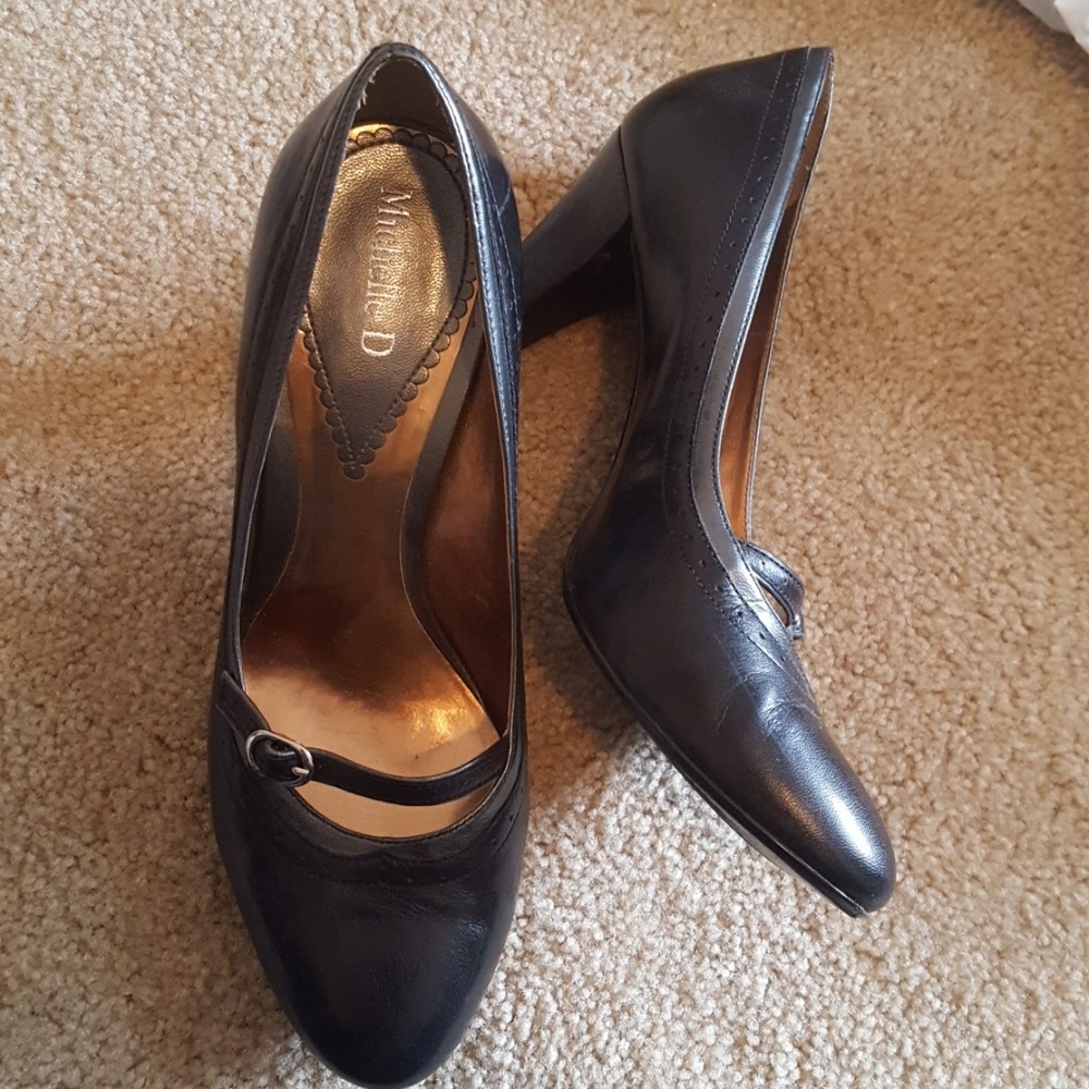 Heels - Picture 2 of 4